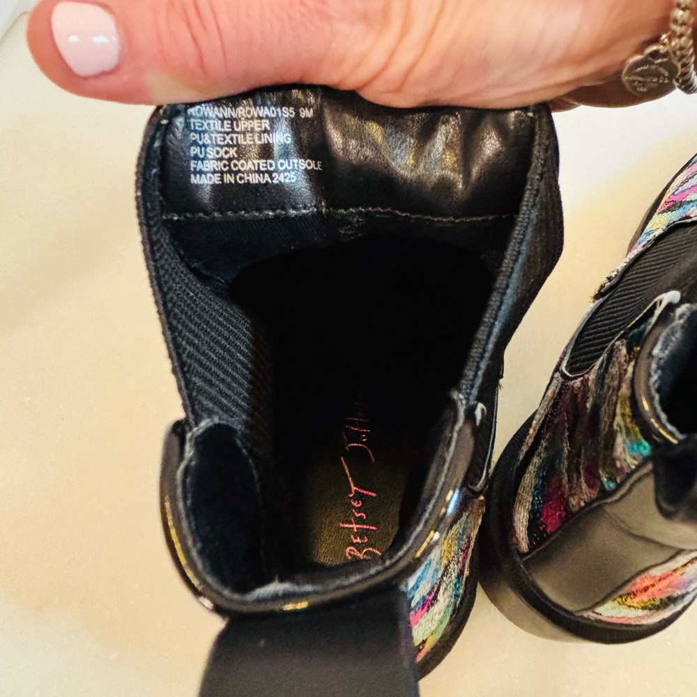Betsey Johnson Boot | “Rowann”Rainbow Sequin Metallic Lug Sole Sz 9 - Picture 9 of 9